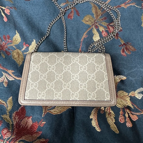 Beige and white GG Supreme Mini Bag - Picture 3 of 3